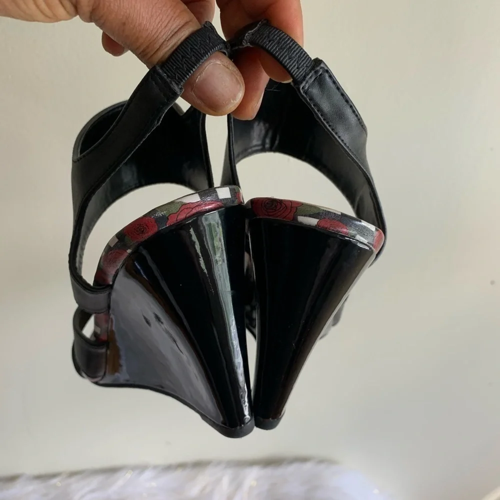 Cushion Walk by Avon black strappy wedge shoes